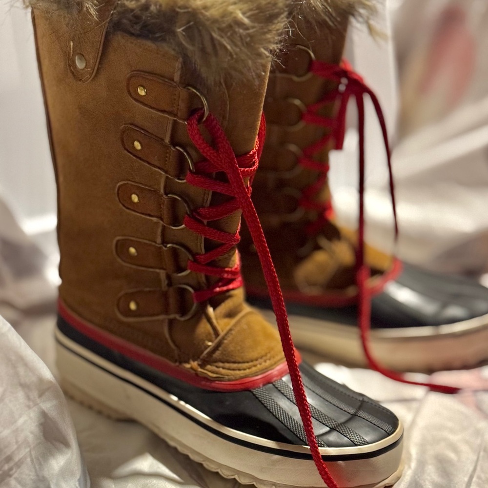 Maurices Brown and Black Winter Boots with Red Laces 7 1/2 like new